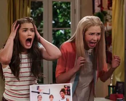 亚莉克莎与凯蒂 第一季,第一季：青春校园的友情与成长之旅